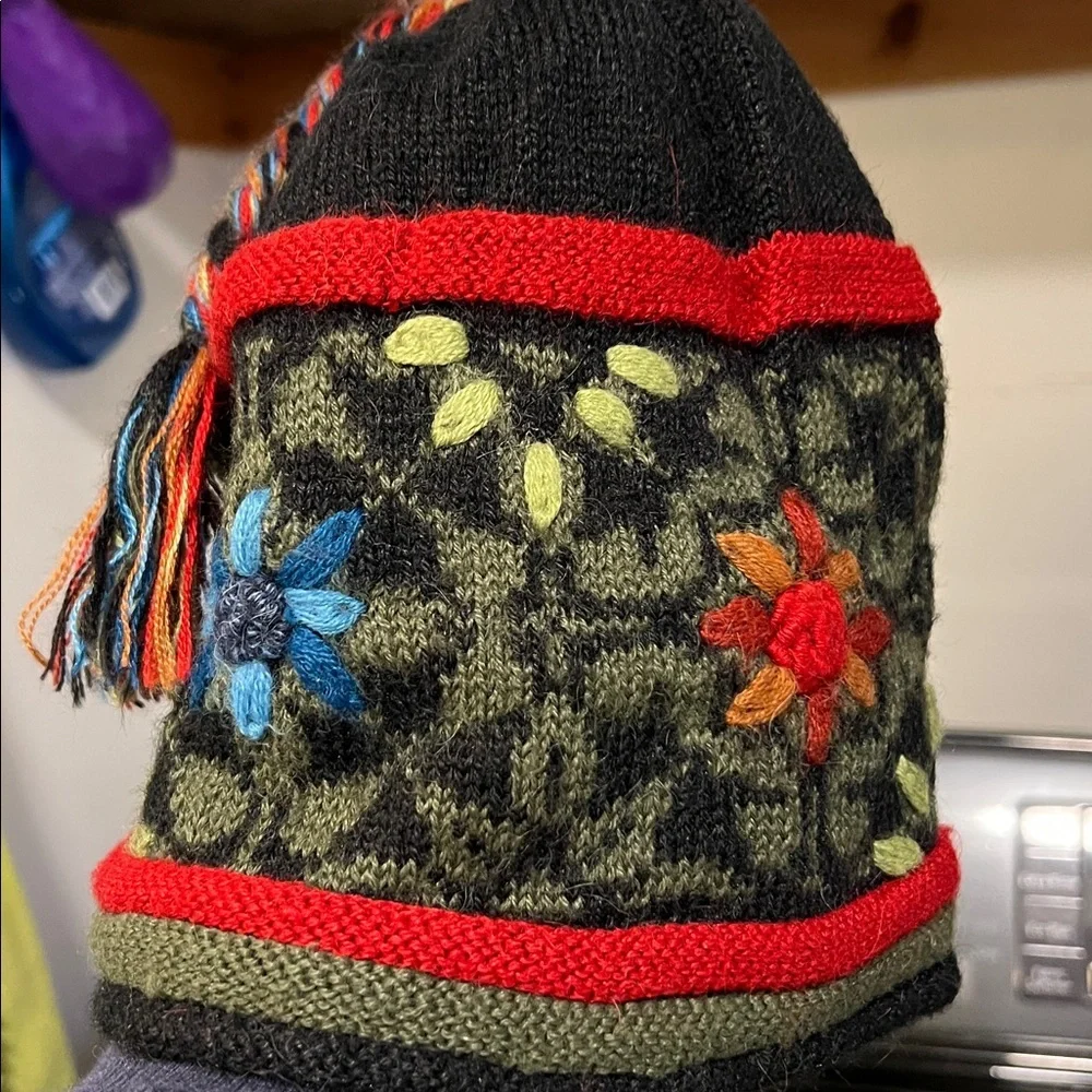 Colorful Knit Beanie with Floral Design Alpaca Woman’s